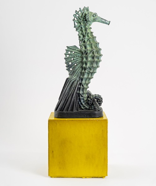 Johan Creten, L’Hippocampe, 2023. Bronze. 60 × 26 × 33 cm | 23 5/8 × 10 1/4 × 13 in.
Photo: Claire Dorn. ©︎ Johan Creten / ADAGP Paris, 2023. Courtesy of the artist and Perrotin.