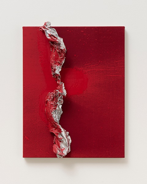 《Untitled》 2024 Acrylic, spray paint, aluminum paint on canvas mounted on panel 34.0 x 25.3 cm ©Yutaka Aoki