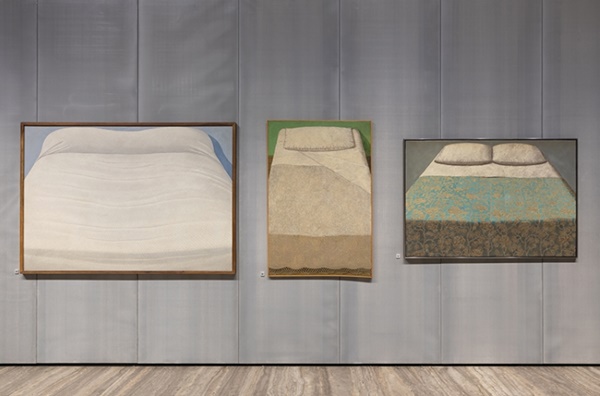 Veduta della mostra “Domenico Gnoli” alla Fondazione Prada, Milano. Foto: Roberto Marossi.