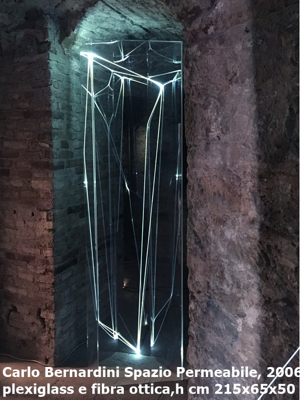 Carlo Bernardini Spazio Permeabile, 2006, plexiglass e fibra ottica, h cm 215 x 65 x 50