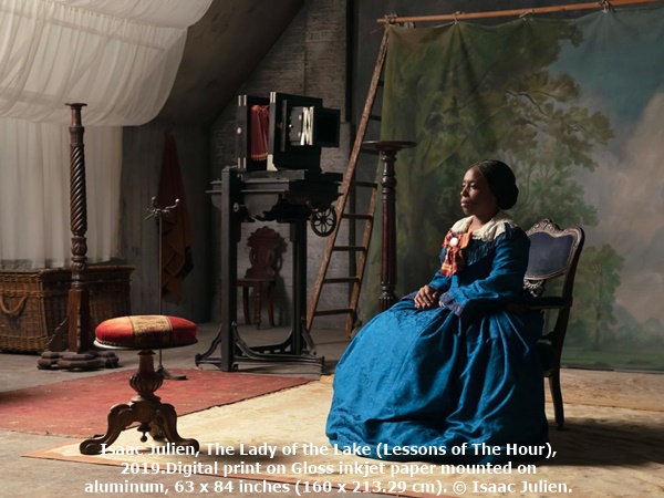 Isaac Julien, The Lady of the Lake (Lessons of The Hour), 2019.
Digital print on Gloss inkjet paper mounted on aluminum, 63 x 84 inches (160 x 213.29 cm). © Isaac Julien.