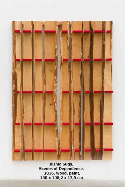 Kishio Suga, Scenes of Dependence, 2016, wood, paint, 150 x 108,2 x 13,5 cm