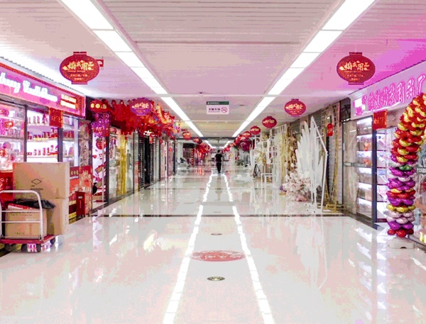 Shuang LI
I Want to Sleep More but by Your Side, 2019
Video (color, sound)
Duration: 25 minutes 26 seconds