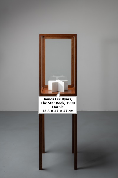 James Lee Byars, The Star Book, 1990
Marble
13.5 × 27 × 27 cm