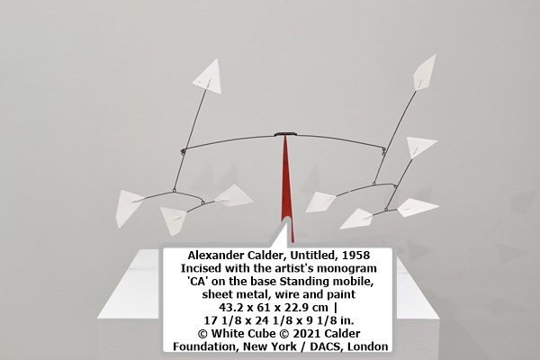 Alexander Calder
Untitled, 1958
Incised with the artist's monogram 'CA' on the base
Standing mobile, sheet metal, wire and paint
43.2 x 61 x 22.9 cm | 17 1/8 x 24 1/8 x 9 1/8 in.
© White Cube
© 2021 Calder Foundation, New York / DACS, London