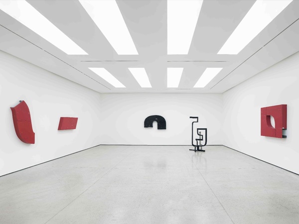 Virginia Overton, installation view © Virginia Overton. Photo © White Cube (Theo Christelis)